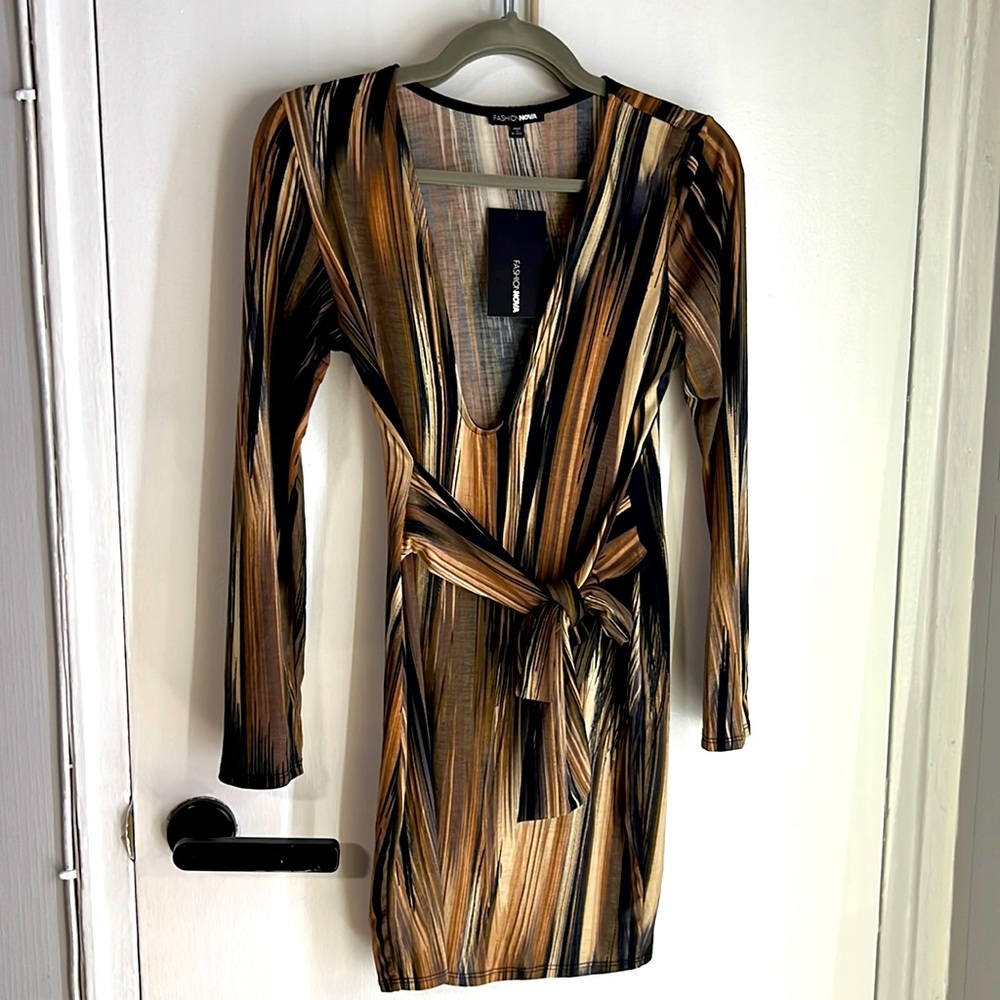 Deep plunge black and brown bodycon dress.